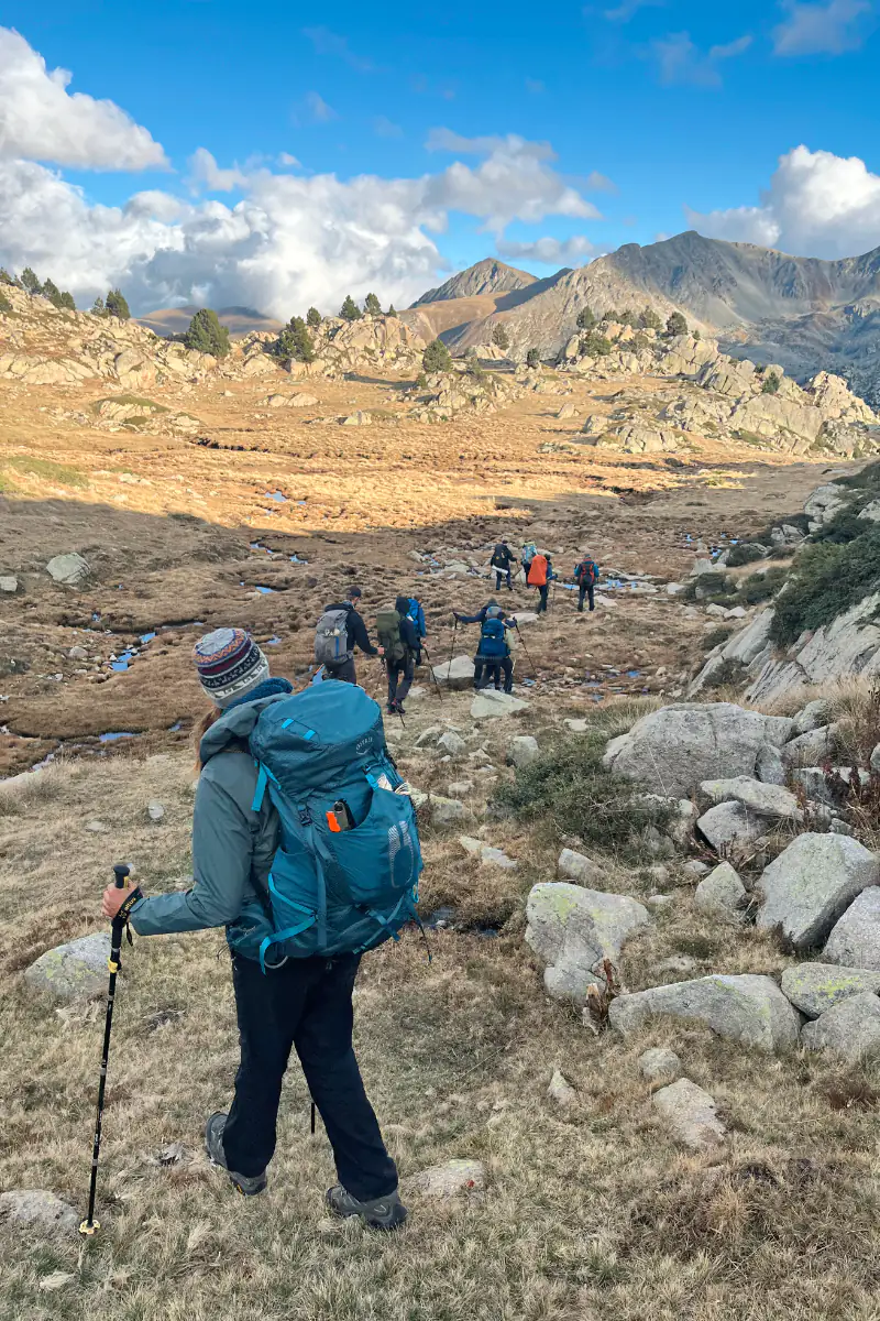 Excursión por los Pirineos del equipo directivo de una empresa durante un formación en liderazgo de varios días organizada por Outdoor Heroes.